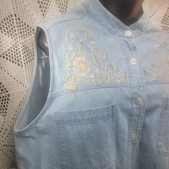 Country legends XL sleeveless top. Faded denim with embroidery - Picture 8 of 9